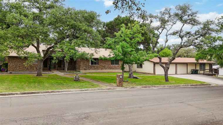 Photo of 1402 Brown St San Marcos, TX 78666