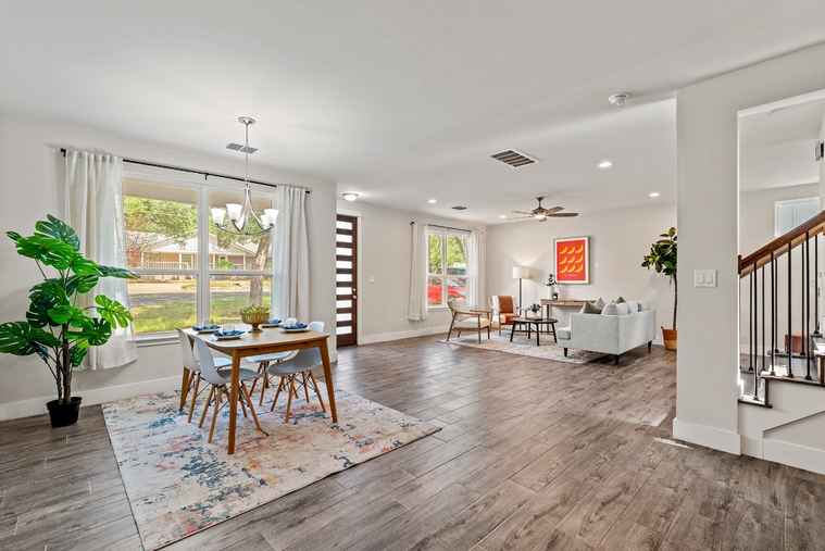 Photo of 110 E Holland St San Marcos, TX 78666