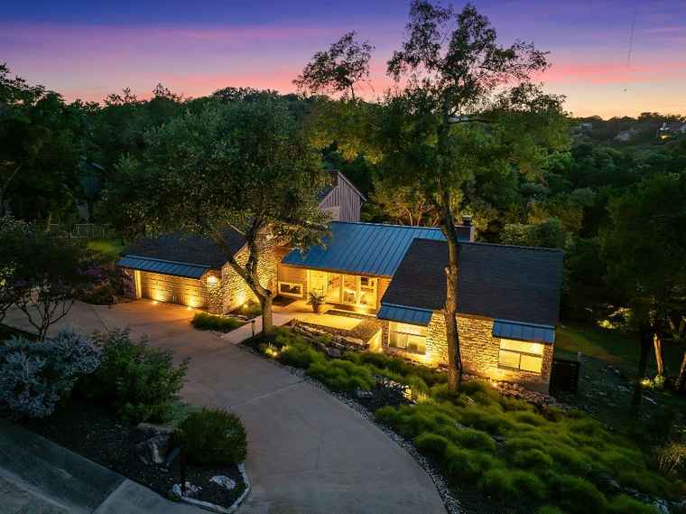Photo of 2602 Toro Canyon Rd Austin, TX 78746