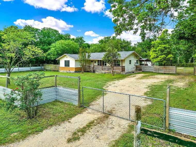Photo of 1210 Old Martindale Rd San Marcos, TX 78666