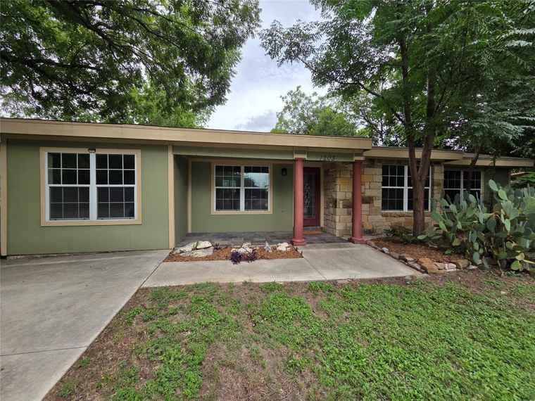 Photo of 1203 Haynes St San Marcos, TX 78666