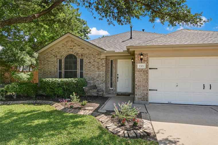Photo of 1301 Canna Lily Ln Pflugerville, TX 78660