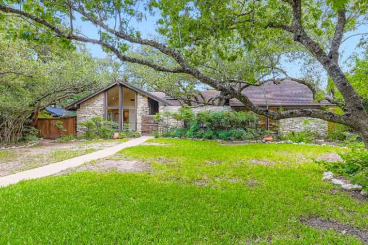 Photo of 8715 Ridgehill Dr Austin, TX 78759