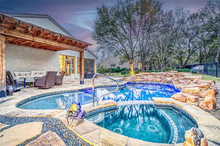 Photo of 500 Dove Hollow Trl Georgetown, TX 78633