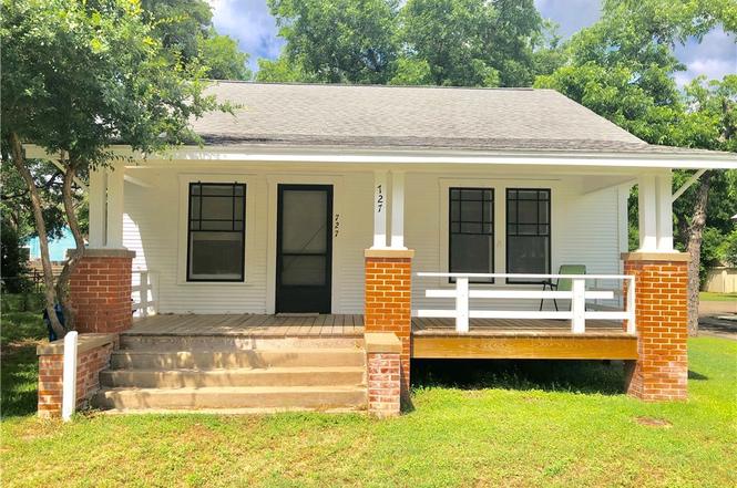 727 S Jefferson St, La Grange, TX 78945 | MLS# 8986328 ...