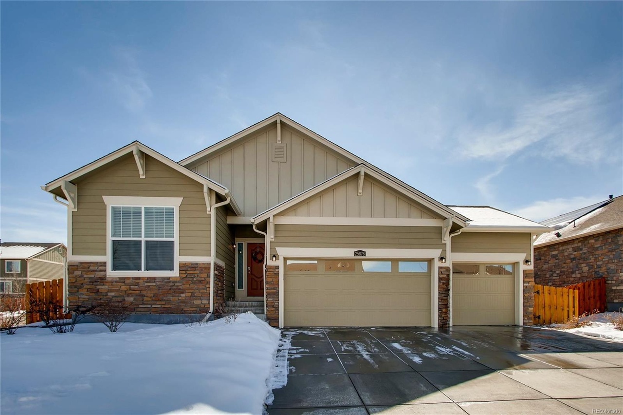 https://ssl.cdn-redfin.com/photo/94/bigphoto/701/8675701_0.jpg
