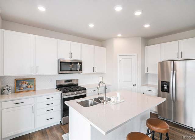 Property at 5805 Red Barn Ave, Longmont, CO 80504, 4 beds, 3 baths