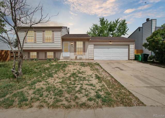 Property at 19053 E 22nd Dr, Aurora, CO 80011, 3 beds, 2 baths