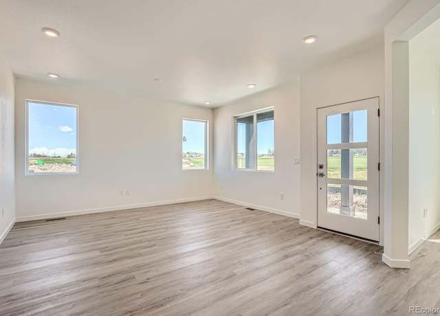 Property at 1280 S Algonquian St, Aurora, CO 80018, 3 beds, 3 baths