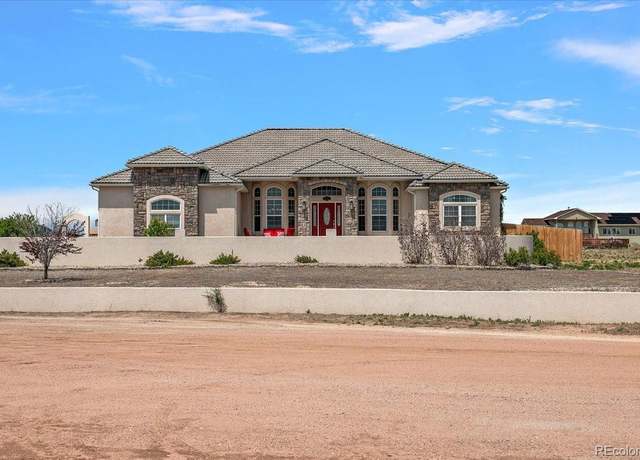 Property at 1073 W El Esperante Dr, Pueblo, CO 81007, 4 beds, 4 baths