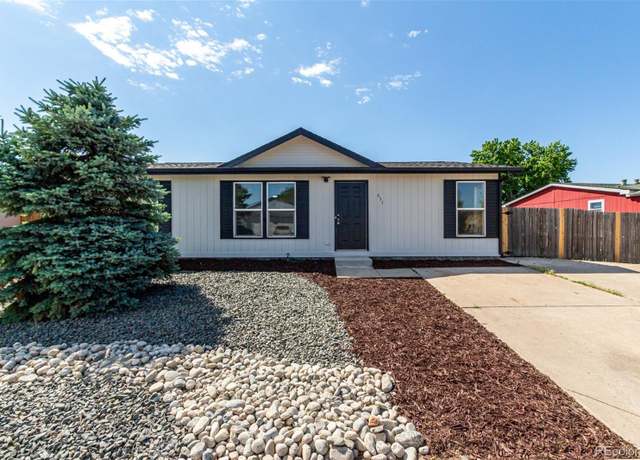 Property at 657 Locust Ave, Lochbuie, CO 80603, 3 beds, 2 baths