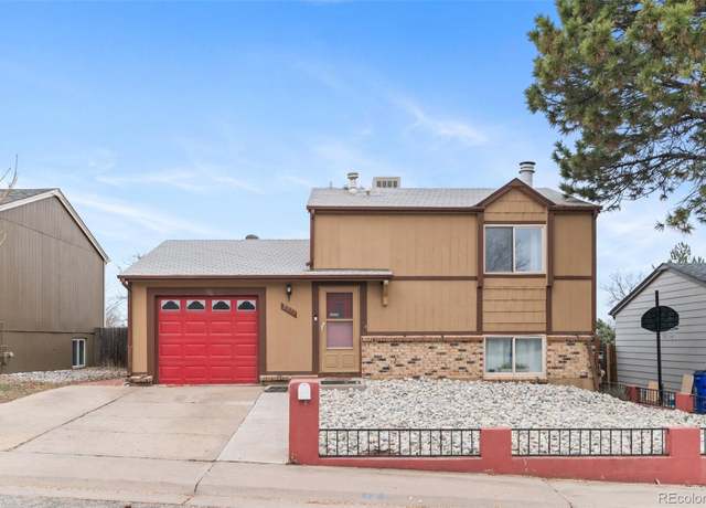 Property at 3977 S Pitkin Way, Aurora, CO 80013, 3 beds, 2 baths