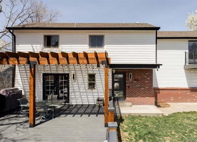 Property at 899 W Peakview Cir, Littleton, CO 80120, 3 beds, 3 baths