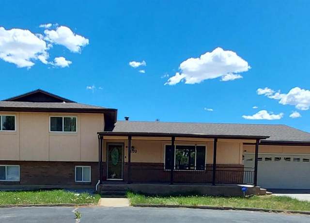 Property at 1720 Los Maderos Dr, Pueblo, CO 81006, 4 beds, 3 baths