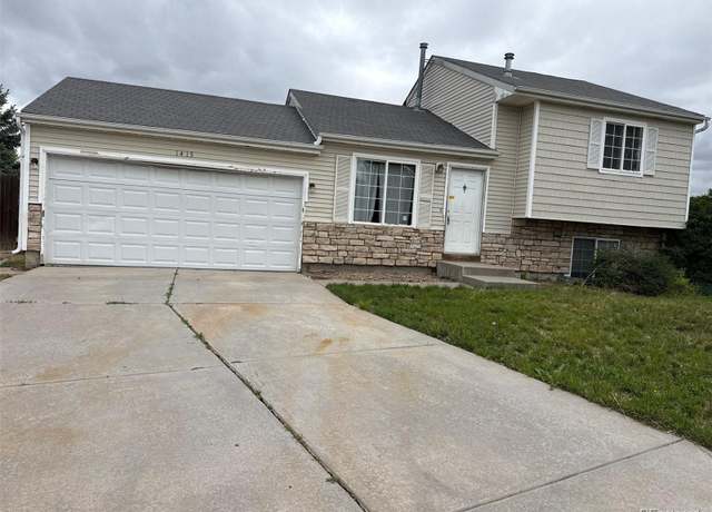Property at 1415 S Pitkin Ct, Aurora, CO 80017, 3 beds, 2 baths
