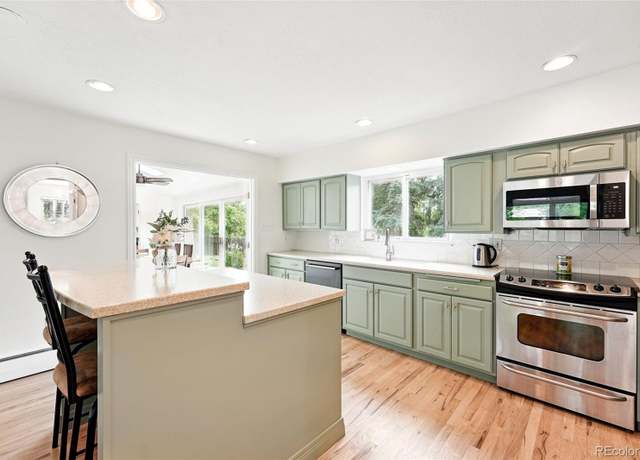 Property at 11880 W 30th Pl, Lakewood, CO 80215, 4 beds, 4 baths
