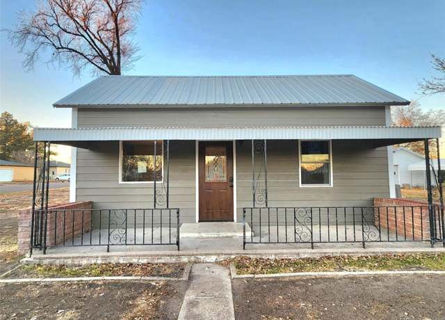 Property at 402 E 5th St, Julesburg, CO 80737, 2 beds, 1 bath