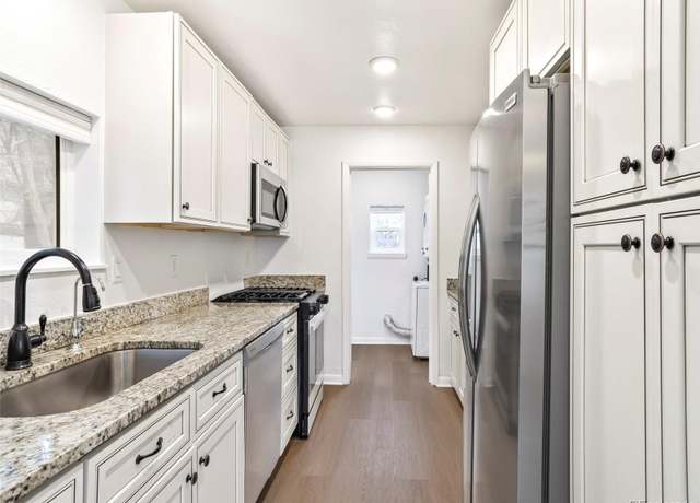 Property at 1213 Jamaica St, Aurora, CO 80010, 3 beds, 1 bath