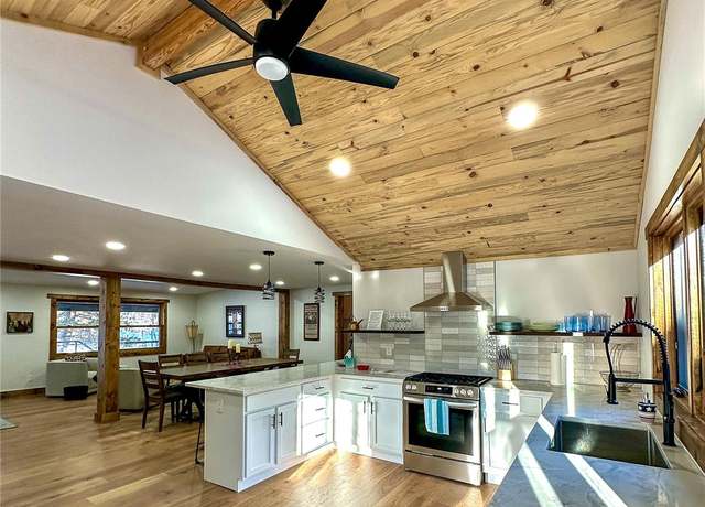 Property at 900 Tallaqua Dr, Grand Lake, CO 80447, 4 beds, 4 baths