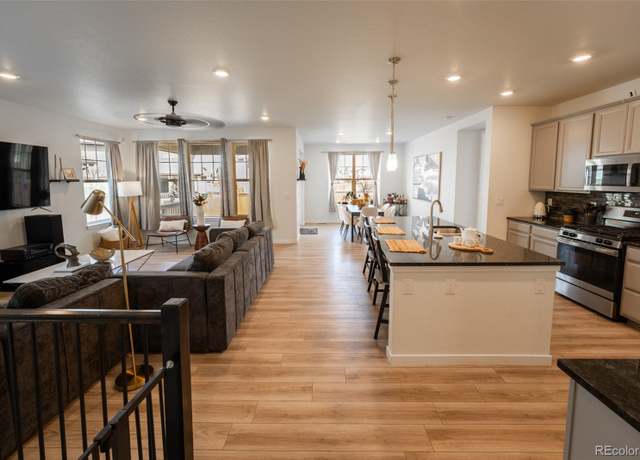 Property at 1056 S Elk Way, Aurora, CO 80018, 3 beds, 2 baths
