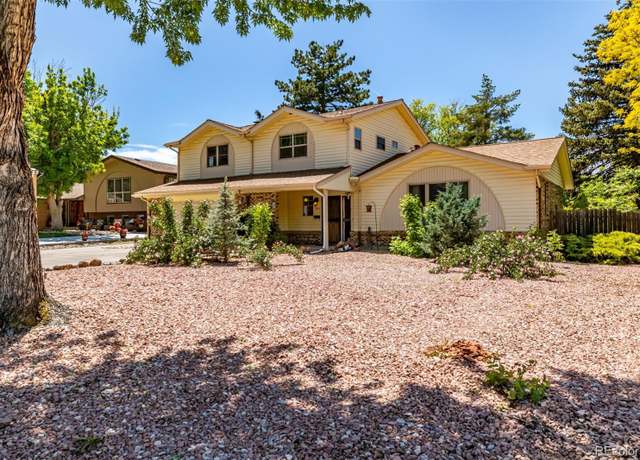 Property at 305 Titan St, Aurora, CO 80011, 4 beds, 4 baths