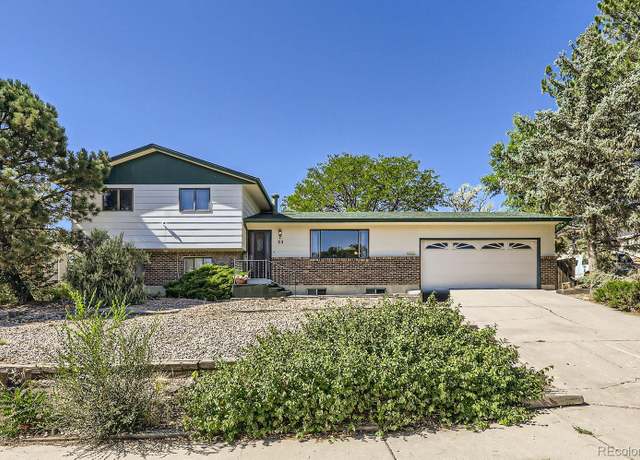 Property at 33 Briargate Ter, Pueblo, CO 81001, 4 beds, 3 baths