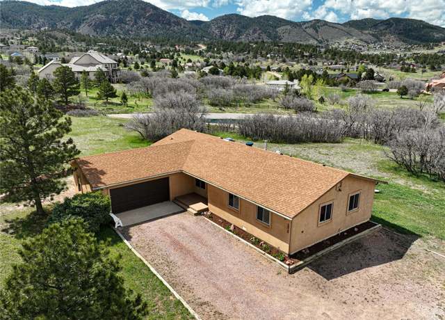 Property at 3840 Sierra Vista Rd, Monument, CO 80132, 5 beds, 2 baths