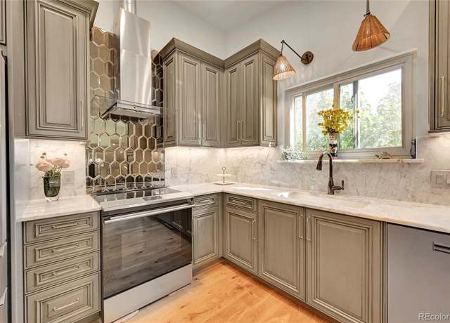 Property at 6034 S Niagara Ct, Centennial, CO 80111, 4 beds, 3 baths