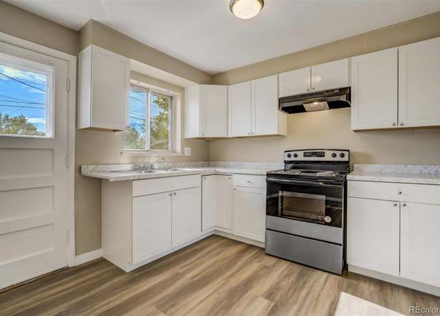 Property at 3055 Carson St, Aurora, CO 80011, 3 beds, 2 baths