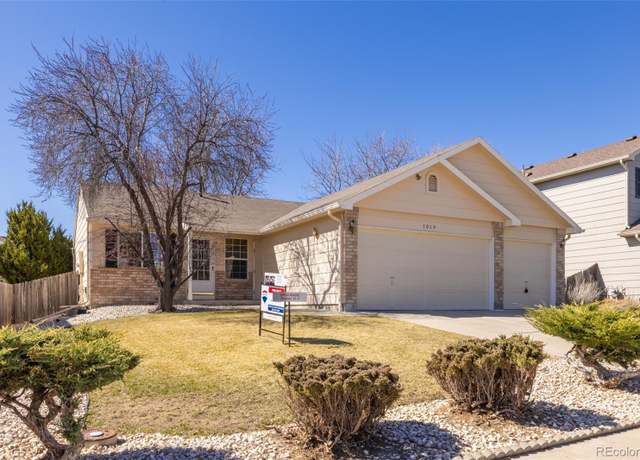 Property at 1019 Red Oak Dr, Longmont, CO 80504, 4 beds, 3 baths