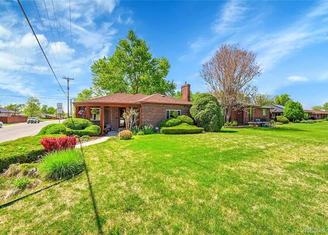 Property at 2901 Monaco Pkwy, Denver, CO 80207, 3 beds, 3 baths