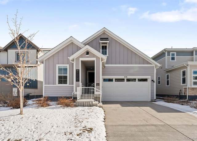 Property at 838 N Yantley St, Aurora, CO 80018, 3 beds, 2 baths
