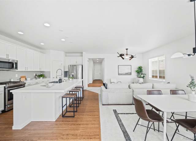 Property at 838 N Yantley St, Aurora, CO 80018, 3 beds, 2 baths