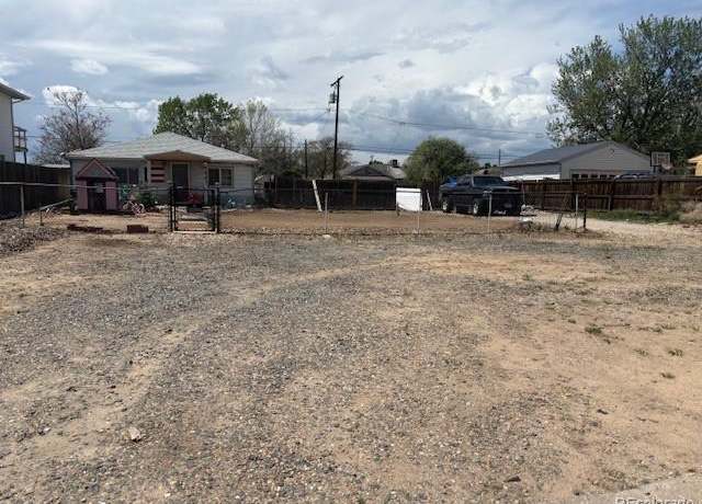 Property at 6441 Niagara St, Commerce City, CO 80022, 3 beds, 1 bath