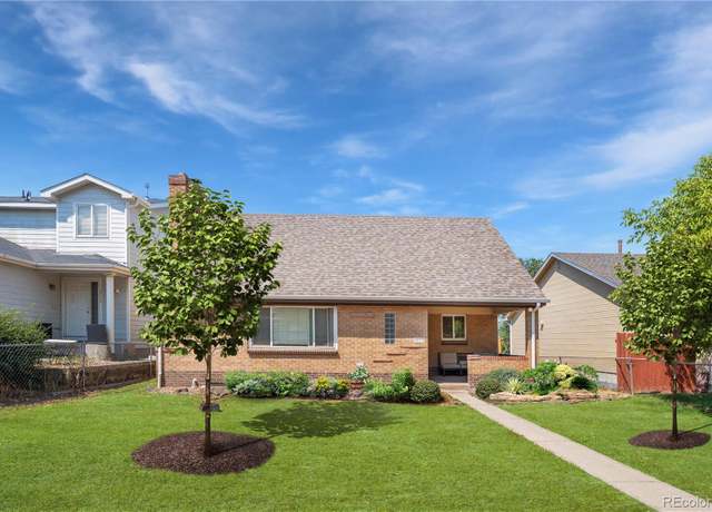 Property at 2151 W Adriatic Pl, Englewood, CO 80110, 3 beds, 2 baths