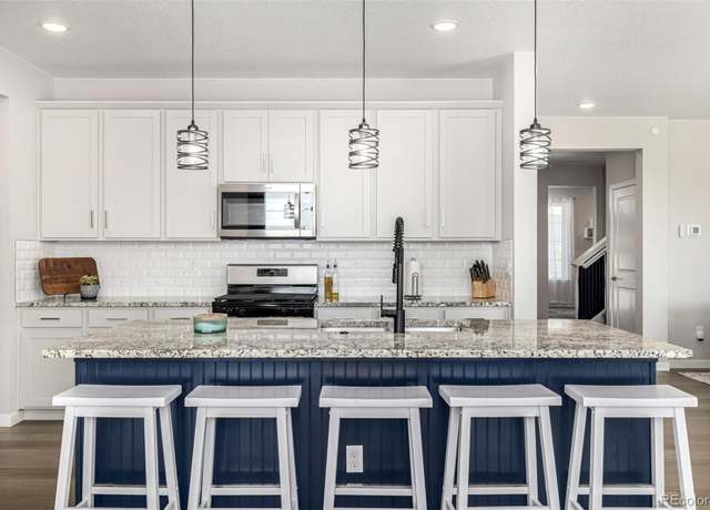 Property at 23652 E 40th Ave, Aurora, CO 80019, 4 beds, 3 baths
