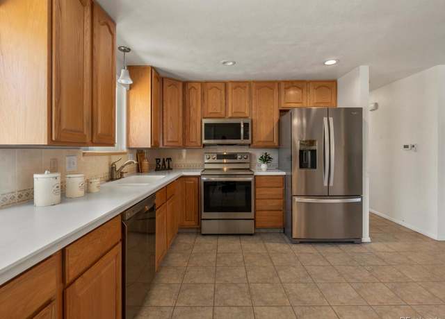 Property at 7162 Quay St, Arvada, CO 80003, 3 beds, 2 baths