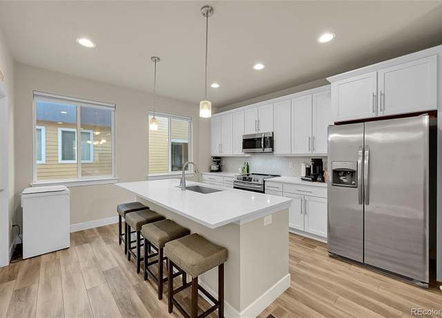 Property at 6745 S Tempe Ct, Aurora, CO 80016, 3 beds, 4 baths