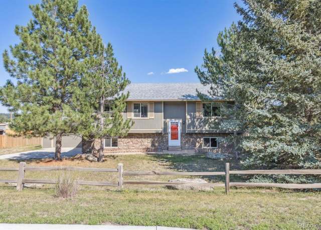 Property at 550 S Pearl St, Elizabeth, CO 80107, 5 beds, 2 baths