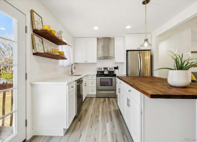 Property at 1549 S Telluride St, Aurora, CO 80017, 4 beds, 3 baths