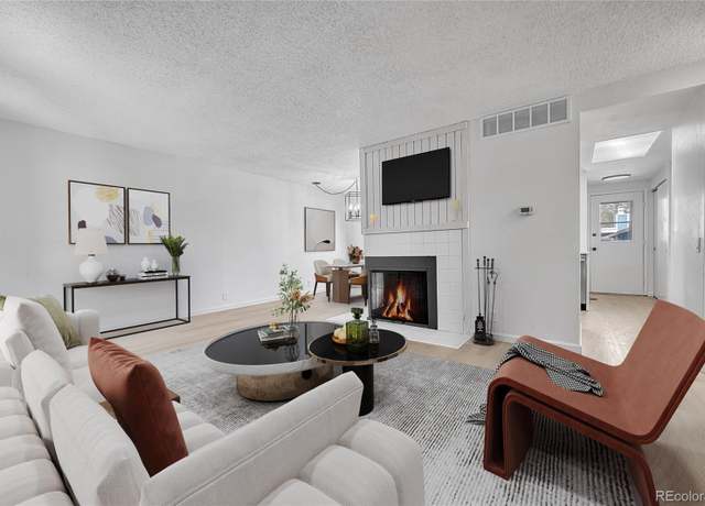 Property at 264 S Newark Cir, Aurora, CO 80012, 3 beds, 3 baths