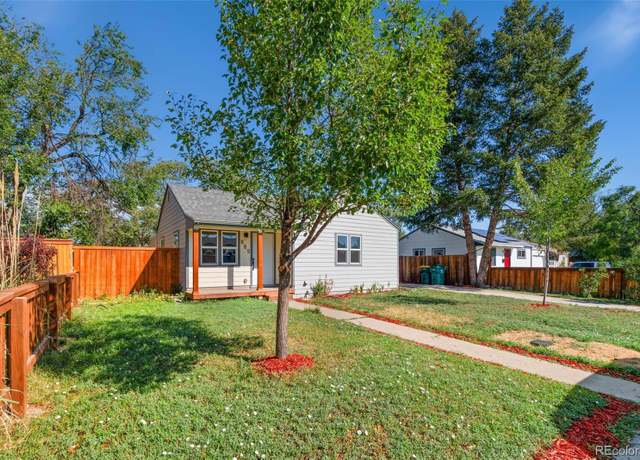 Property at 885 Kingston St, Aurora, CO 80010, 4 beds, 2 baths