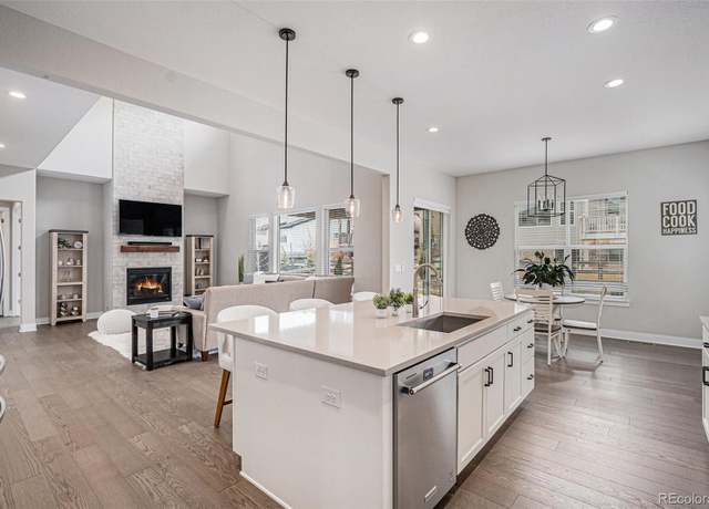 Property at 6733 S Waterloo Ct, Aurora, CO 80016, 4 beds, 4 baths