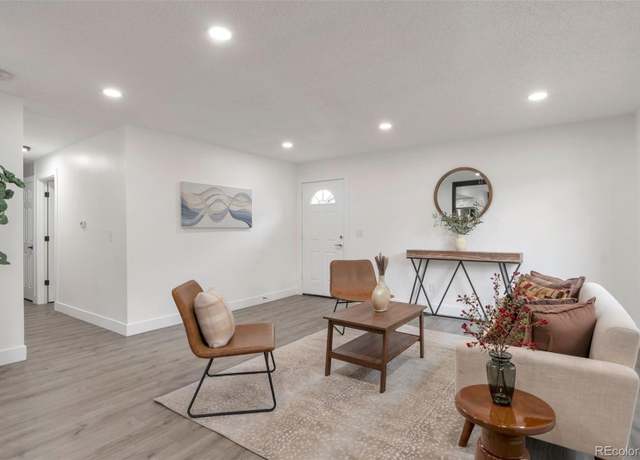 Property at 1326 Sable Blvd, Aurora, CO 80011, 3 beds, 2 baths
