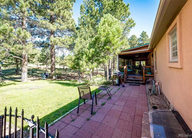 Property at 1059 S Elbert St, Elizabeth, CO 80107, 5 beds, 4 baths