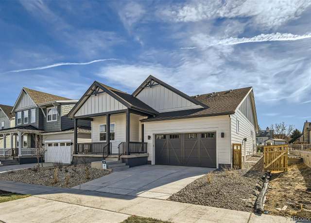 Property at 2750 E 102nd Pl, Thornton, CO 80229, 3 beds, 2 baths