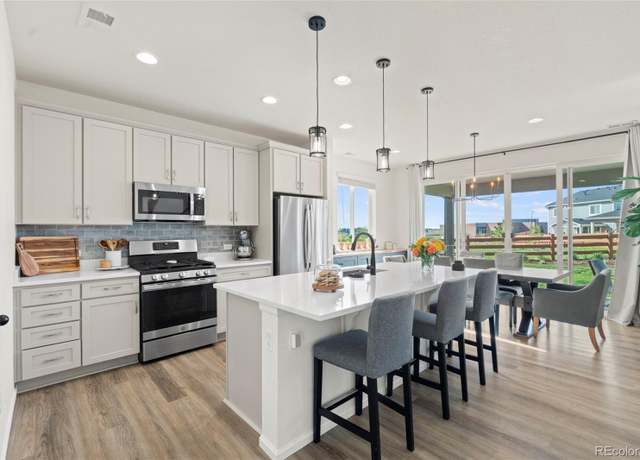 Property at 21 N Edge Cliff St, Castle Rock, CO 80104, 4 beds, 3 baths