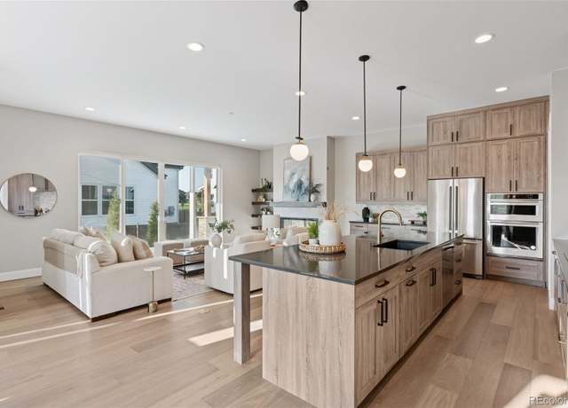 Property at 927 Williams Way, Berthoud, CO 80513, 6 beds, 5 baths