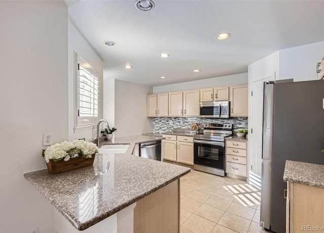 Property at 112 W Sterne Pkwy, Littleton, CO 80120, 2 beds, 3 baths