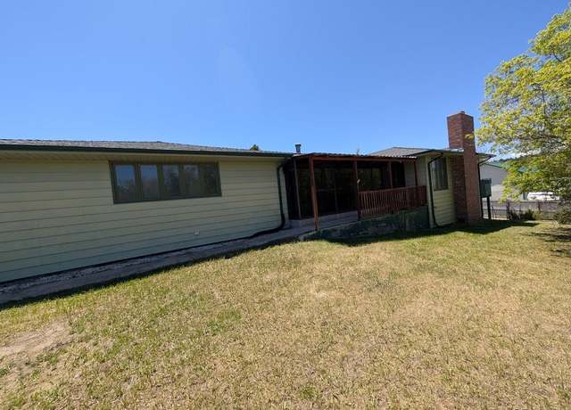 Property at 327 S Pine St, Elizabeth, CO 80107, 5 beds, 3 baths